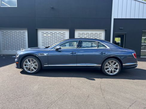 Used 2022 Bentley Flying Spur W12 image 5