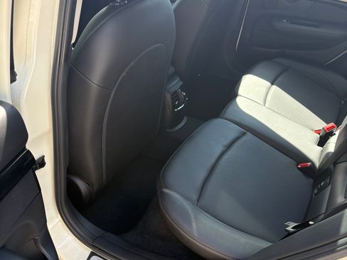 Used 2019 MINI Cooper Clubman image 13