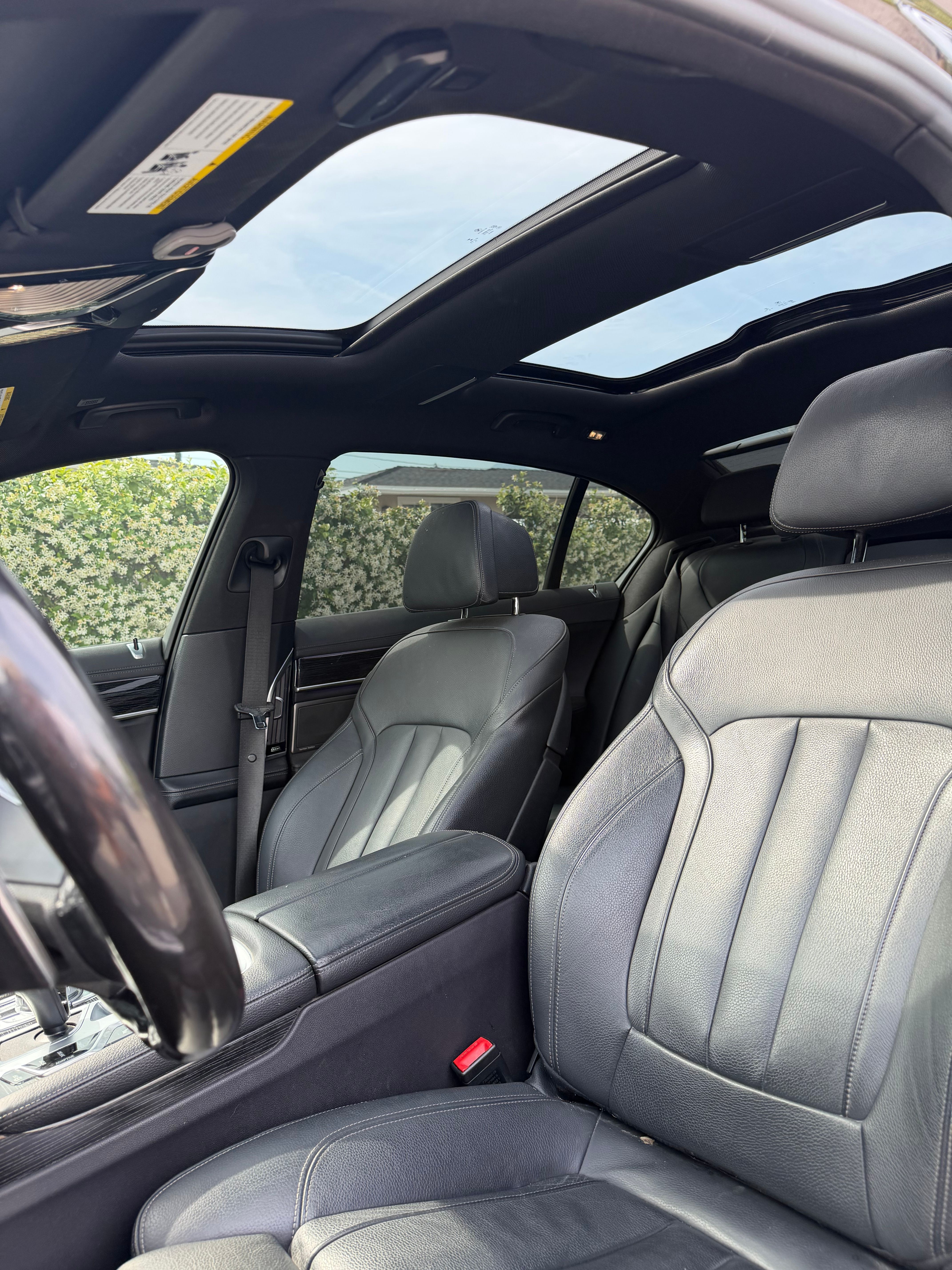 Used 2021 BMW 740i w/ M Sport Package RWD image 4