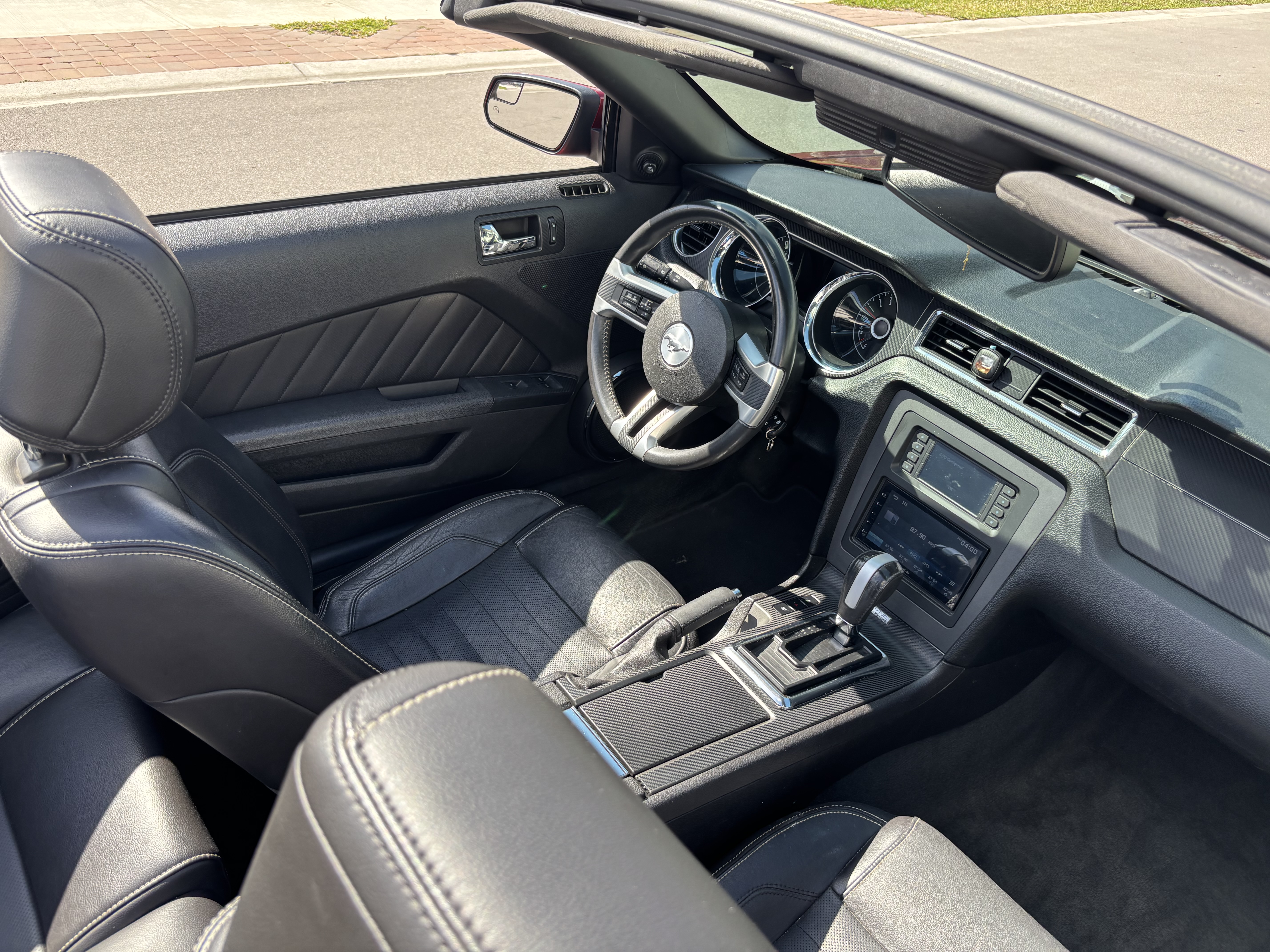Used 2014 Ford Mustang GT Premium w/ Comfort Package RWD image 9
