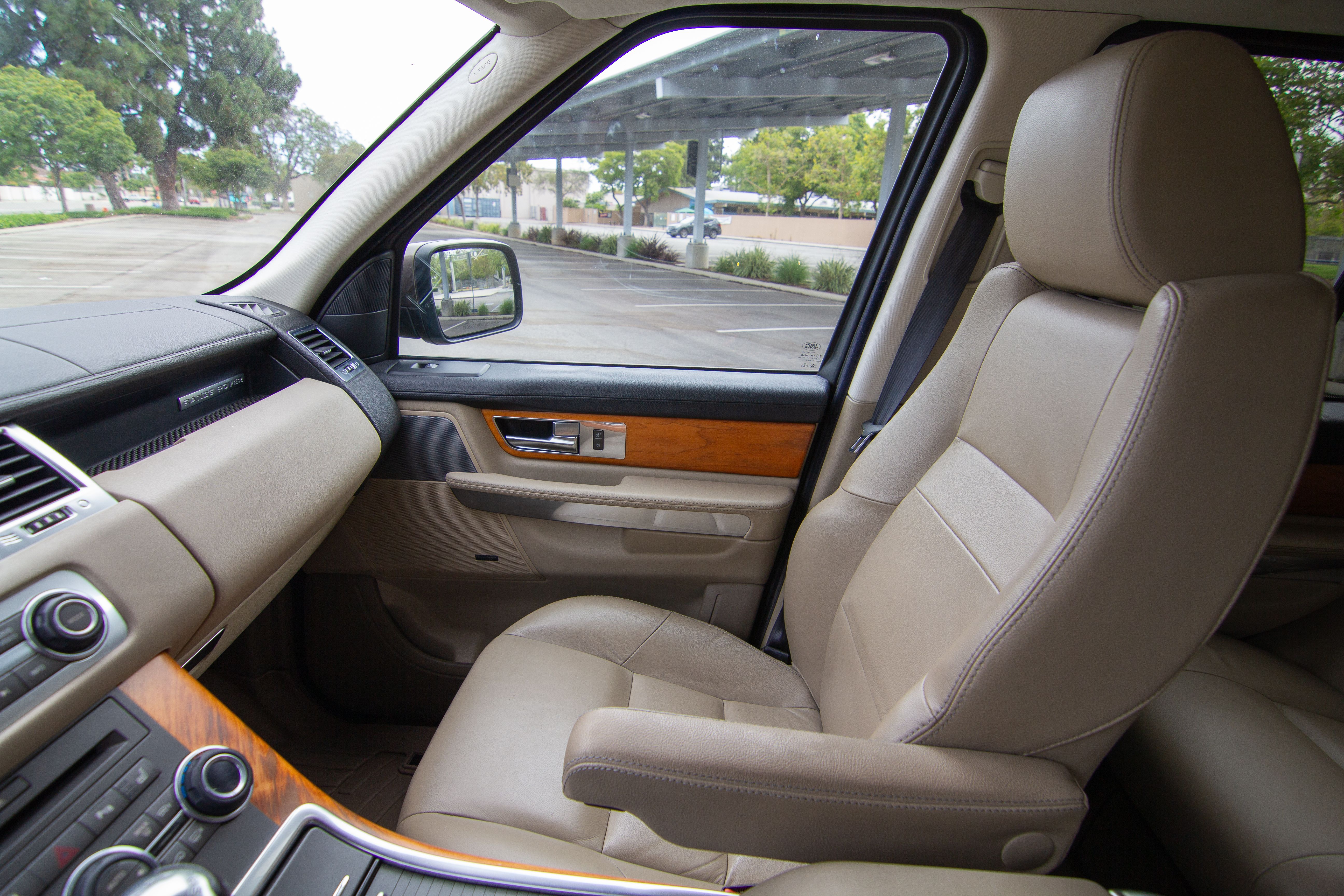 Used 2010 Land Rover Range Rover Sport HSE AWD/4WD image 19