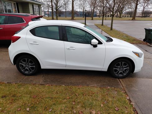 Used 2020 Toyota Yaris LE image 4