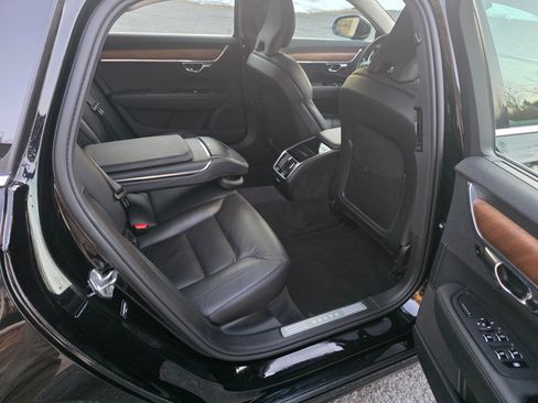 Used 2022 Volvo S90 B6 Momentum image 15