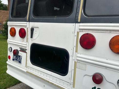 Used 2007 Chevrolet Express 3500 w/ School Bus Package RWD image 5