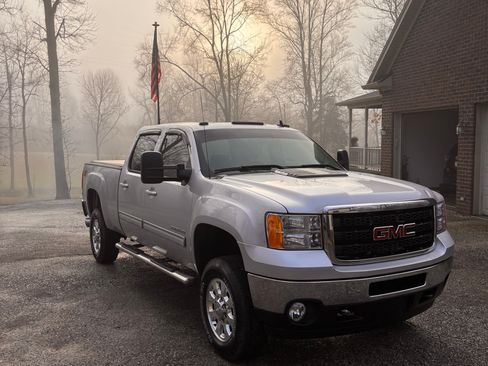Used 2012 GMC Sierra 2500 SLT w/ SLT Convenience Package image 4
