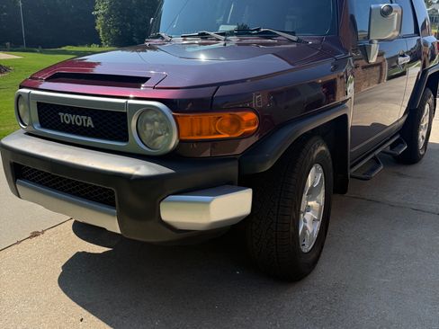 Used 2007 Toyota FJ Cruiser 2WD image 1