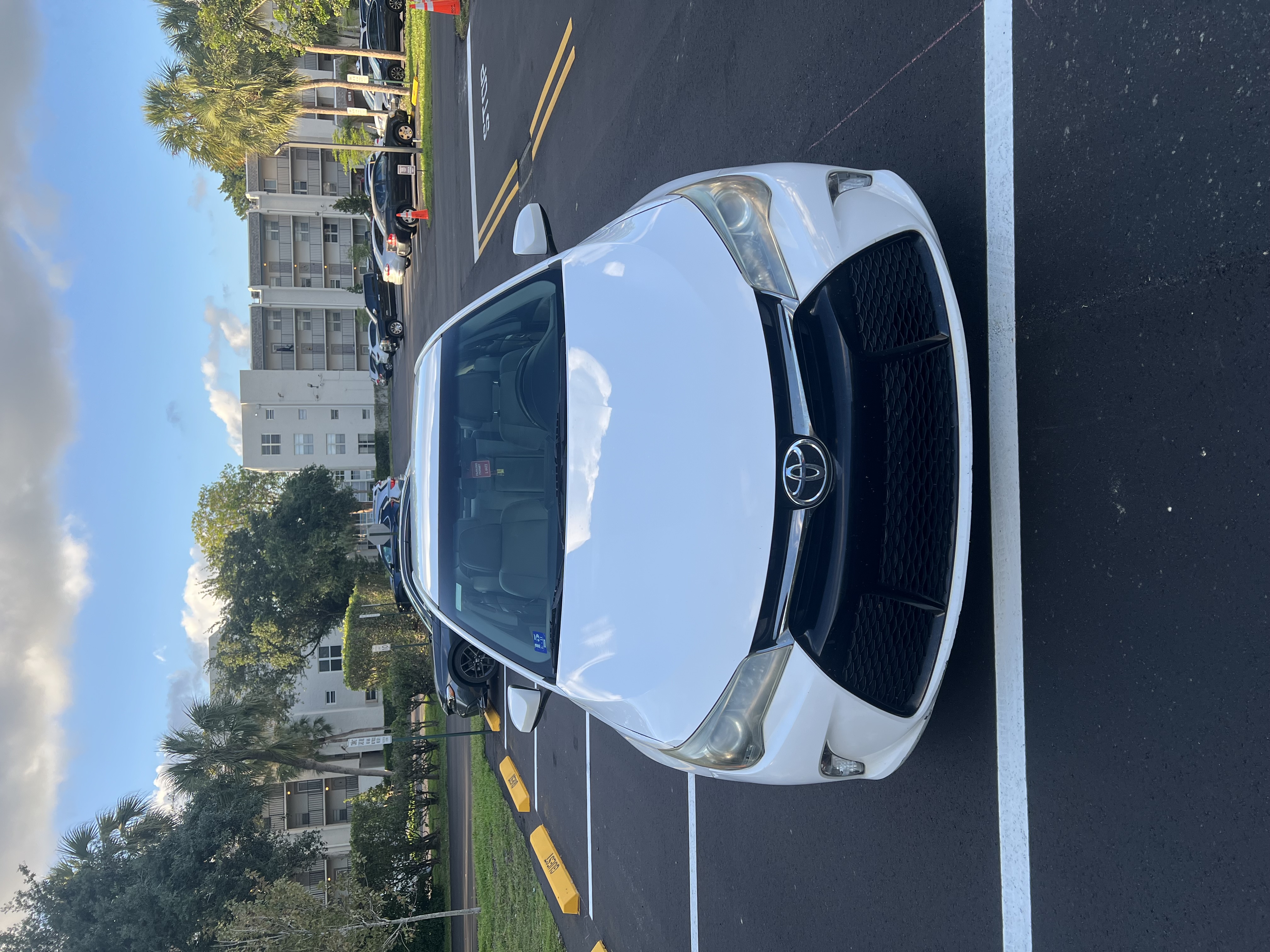 Used 2017 Toyota Camry SE FWD image 2