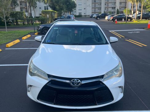 Used 2017 Toyota Camry SE image 2