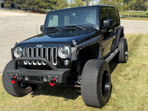 Used 2016 Jeep Wrangler Unlimited Sahara image 9