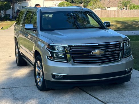 Used 2015 Chevrolet Suburban LTZ image 12