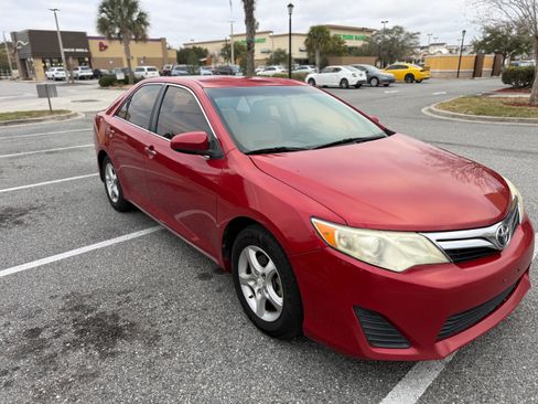 Used 2012 Toyota Camry LE FWD image 4