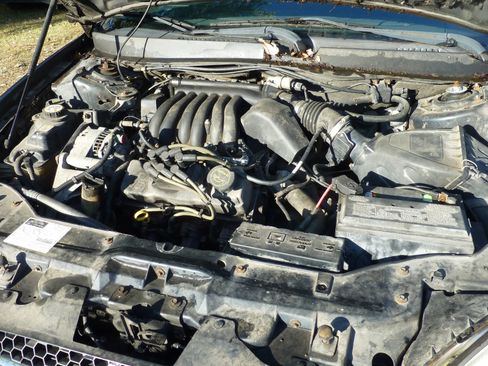 Used 2002 Ford Taurus SE FWD image 11