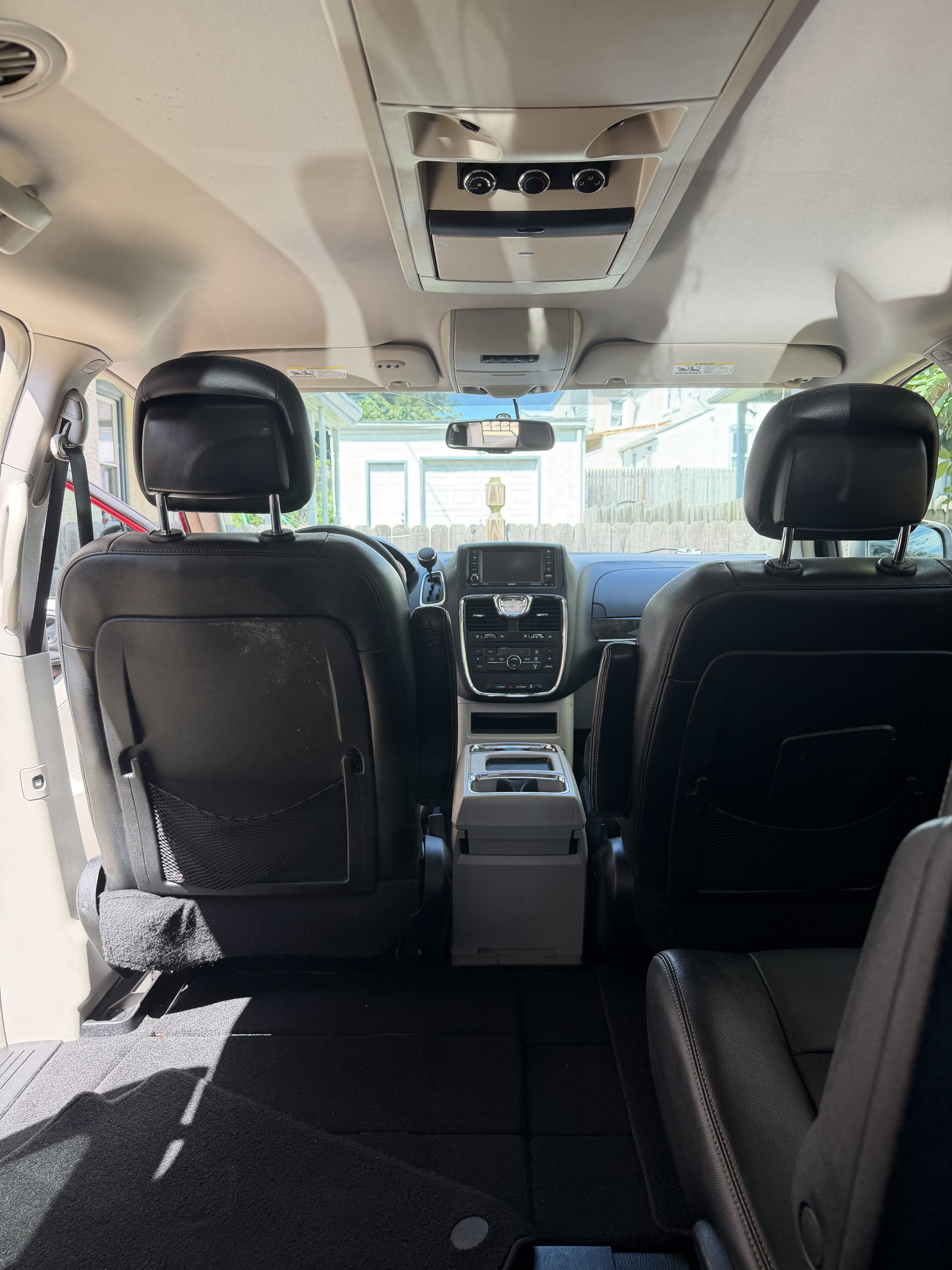 Used 2014 Chrysler Town & Country Touring FWD image 8