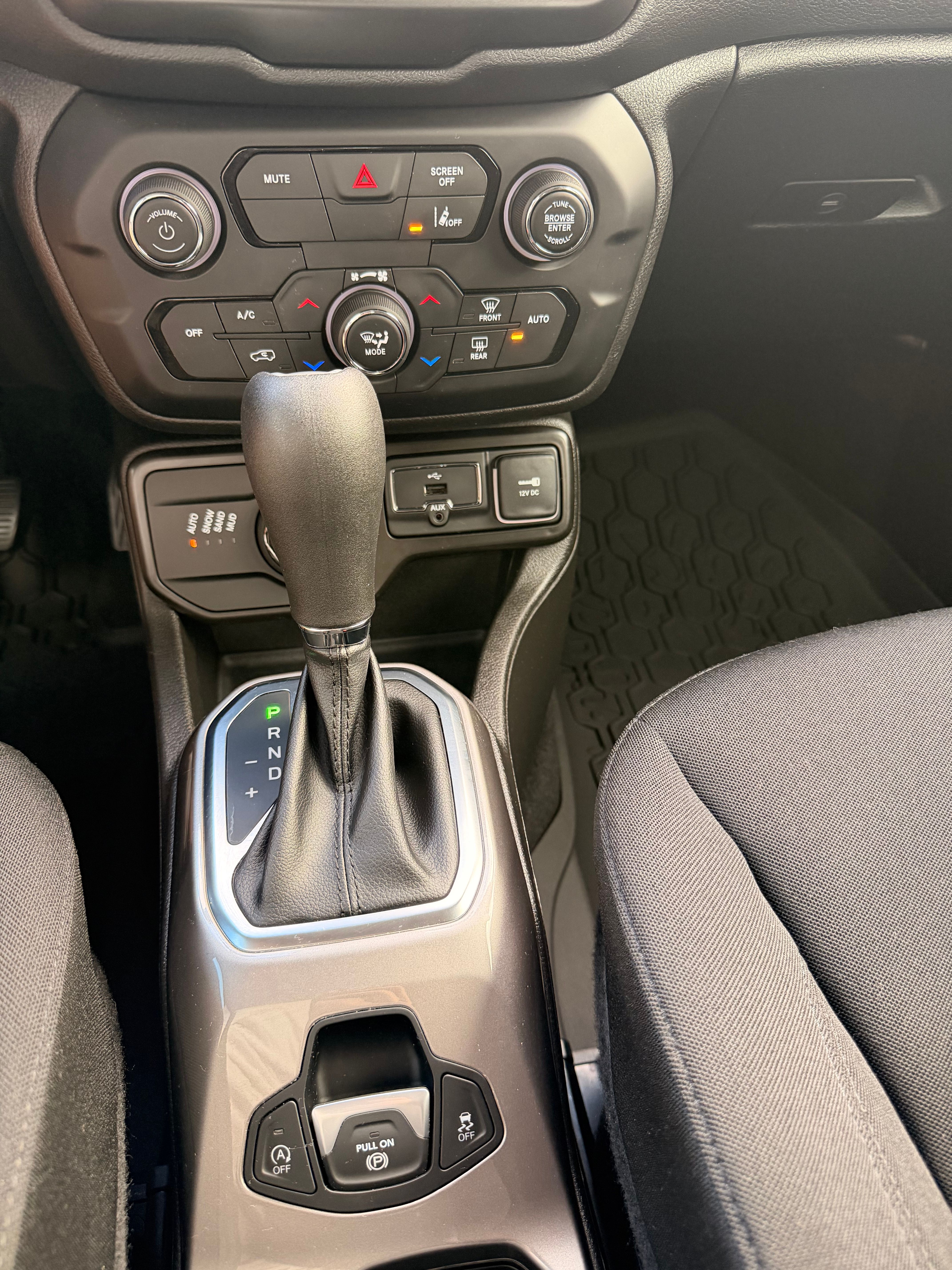 Used 2022 Jeep Renegade Latitude AWD/4WD image 23