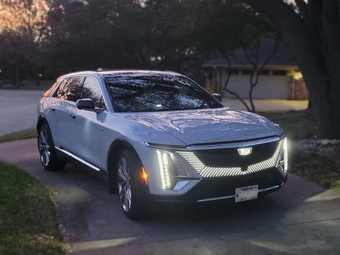 Used 2024 Cadillac Lyriq Luxury image 1