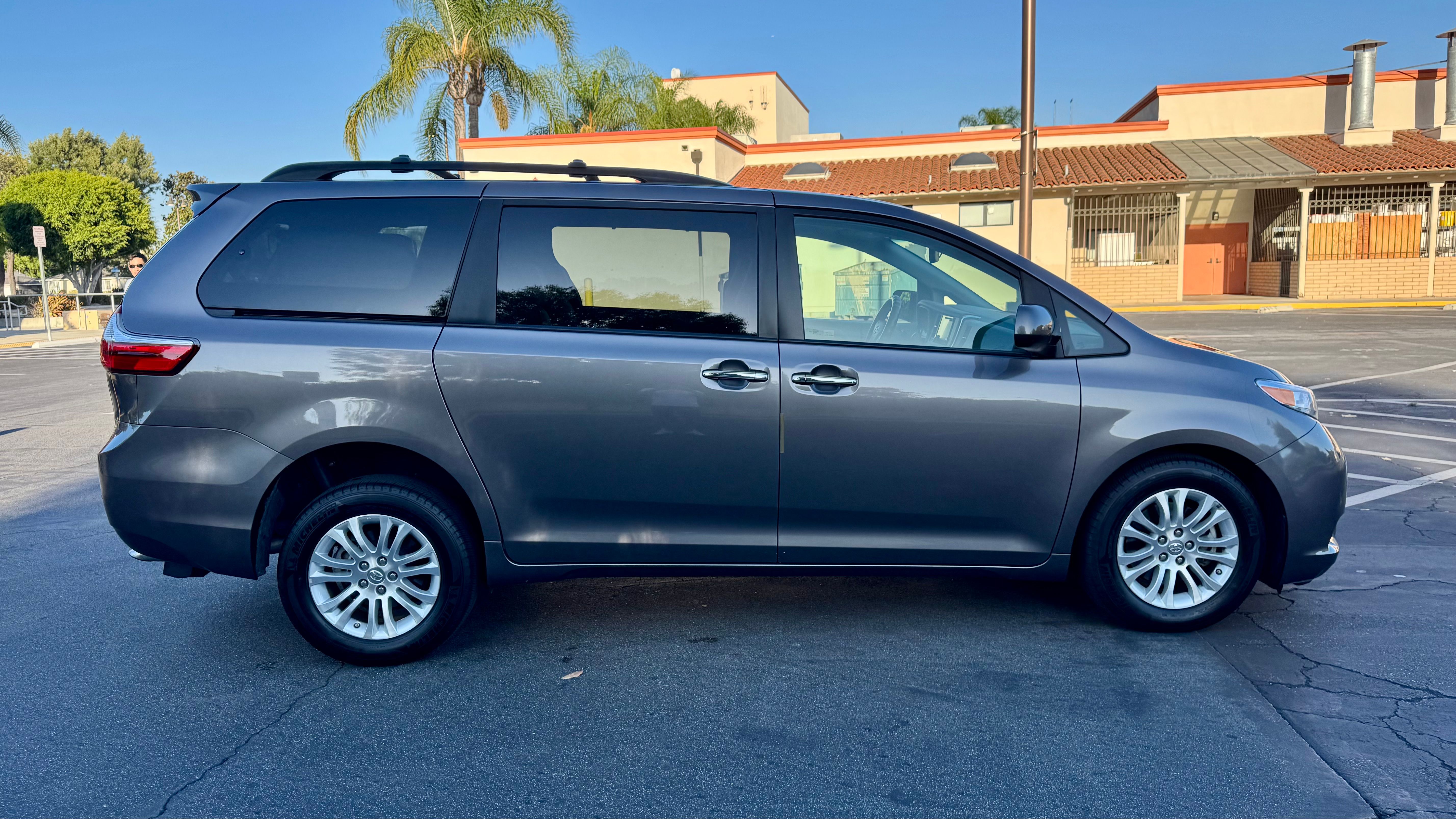 Used 2016 Toyota Sienna XLE w/ XLE Navigation Package FWD image 8