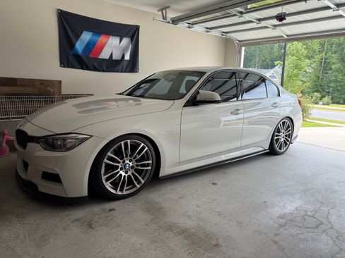 Used 2014 BMW 335i xDrive Sedan AWD/4WD image 2