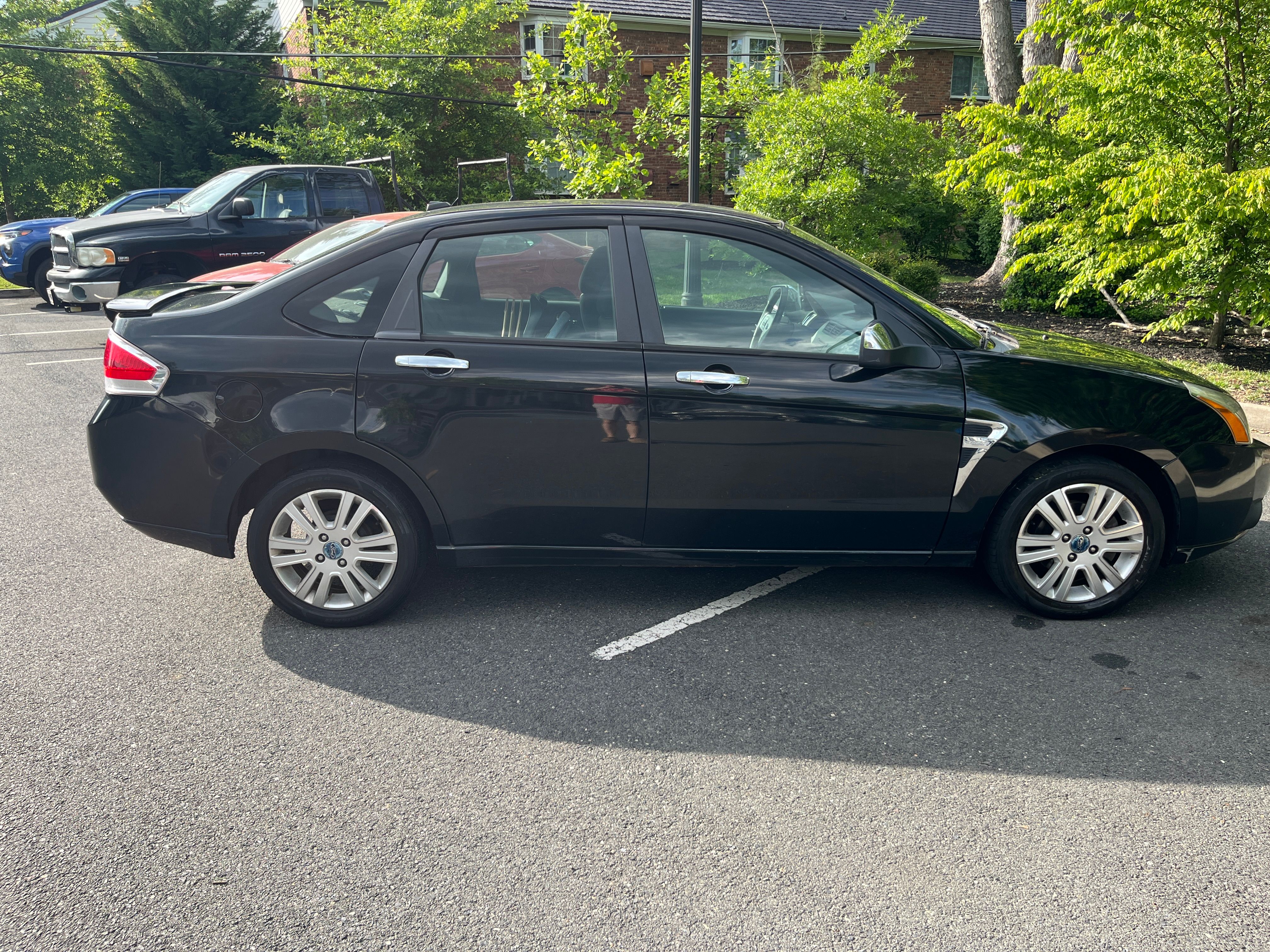 Used 2008 Ford Focus SE FWD image 2