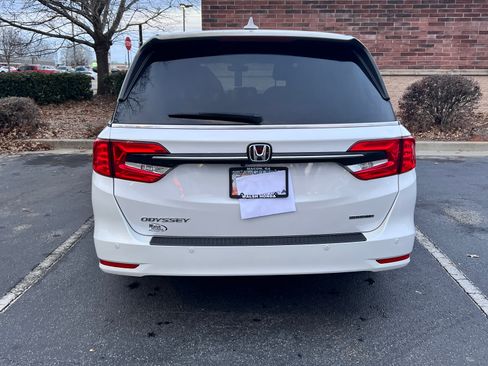 Used 2024 Honda Odyssey Touring image 4