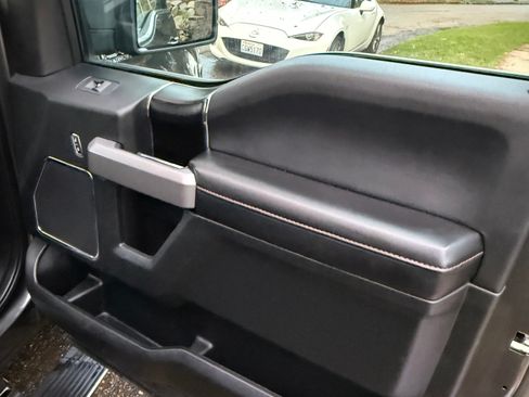 Used 2019 Ford F150 Platinum image 18