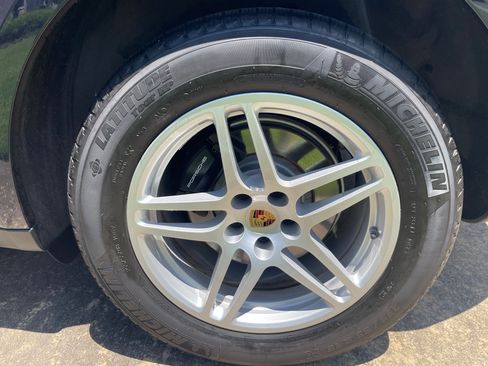 Used 2018 Porsche Macan Sport Edition AWD/4WD image 10