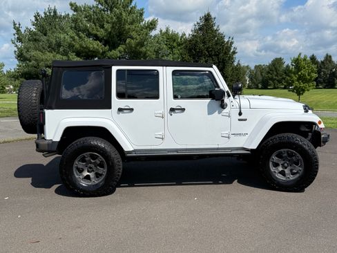 Used 2016 Jeep Wrangler Unlimited Sahara AWD/4WD image 24