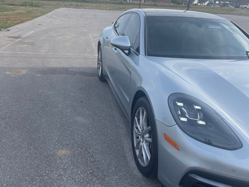 Used 2019 Porsche Panamera 4 image 5