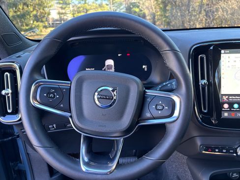 Used 2022 Volvo C40 P8 Recharge Ultimate image 9