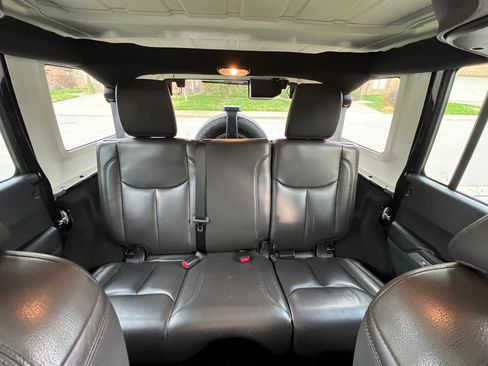 Used 2018 Jeep Wrangler Unlimited Sport S image 10