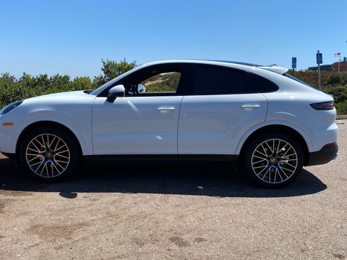 Used 2020 Porsche Cayenne Sport Utility 4D image 12