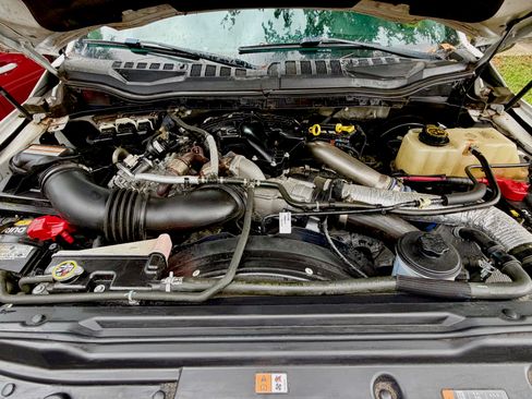 Used 2017 Ford F250 Lariat w/ Lariat Ultimate Package image 4