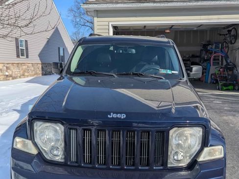 Used 2012 Jeep Liberty Sport image 4