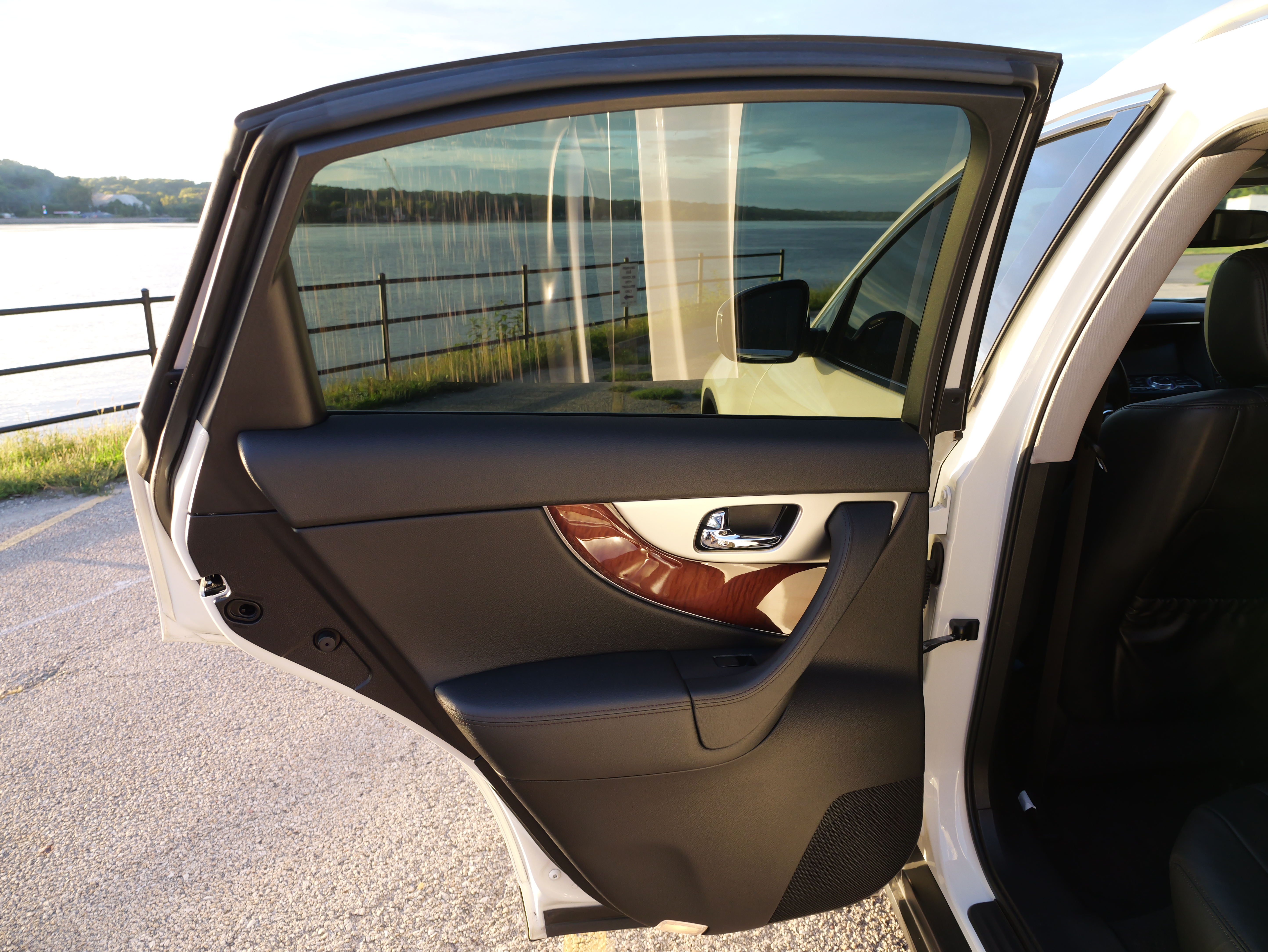 Used 2012 INFINITI FX50 AWD w/ Sport Pkg image 26