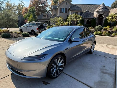 Used 2025 Tesla Model 3 Long Range image 10