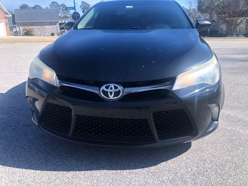 Used 2015 Toyota Camry SE image 5