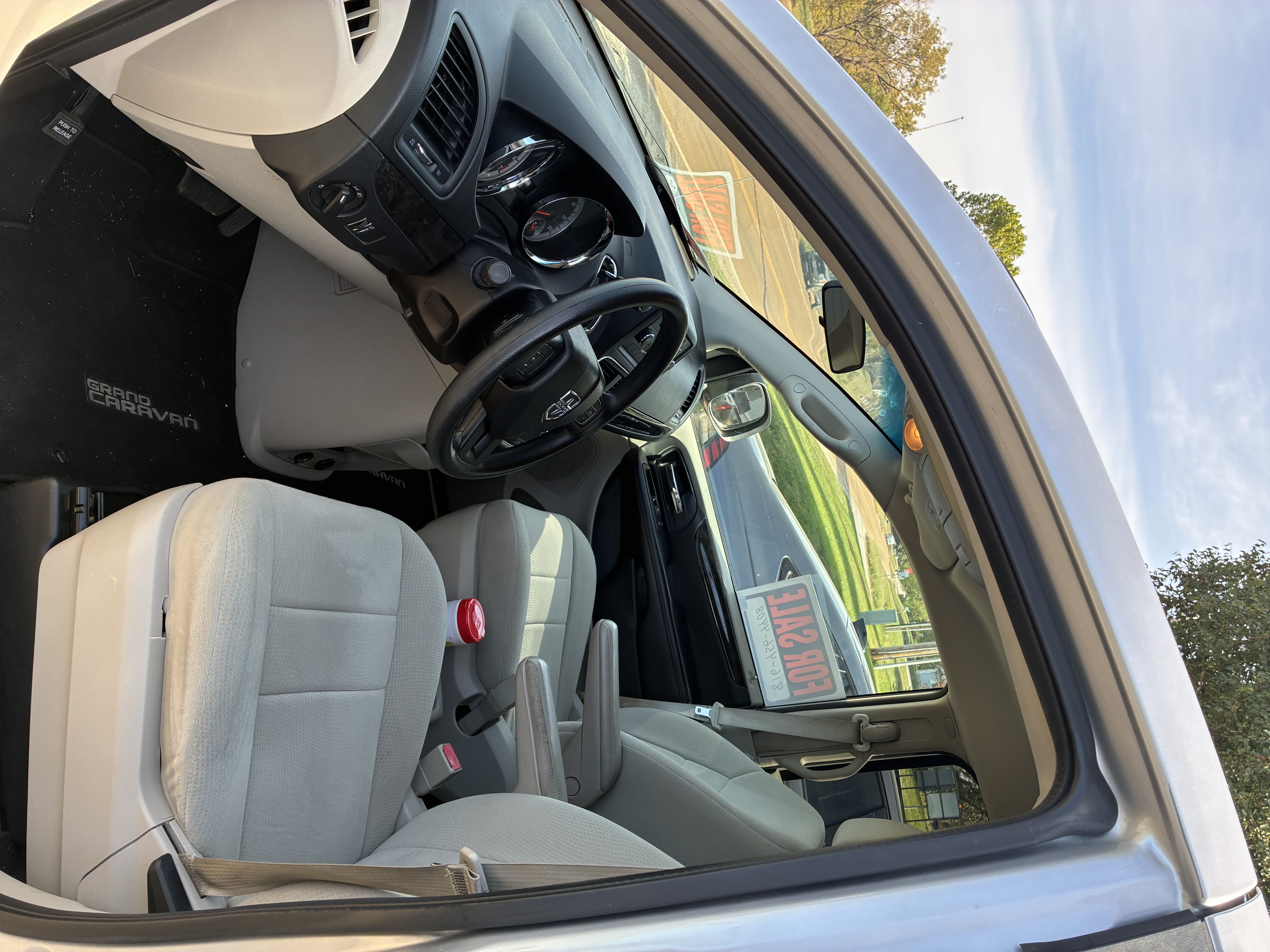 Used 2012 Dodge Grand Caravan SXT FWD image 6