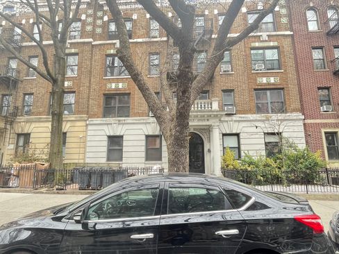 Used 2019 Nissan Sentra SR w/ Premium Package (SR) image 1