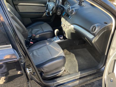 Used 2010 Chevrolet Aveo LT w/ Driver Convenience Package image 4