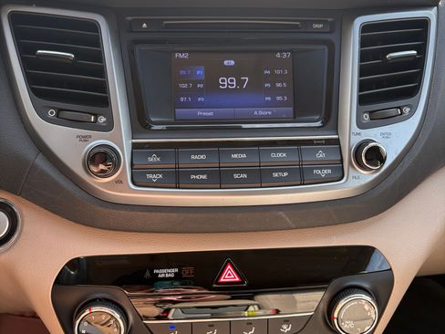 Used 2017 Hyundai Tucson Sport FWD image 11