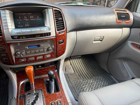 Used 2004 Toyota Land Cruiser image 5