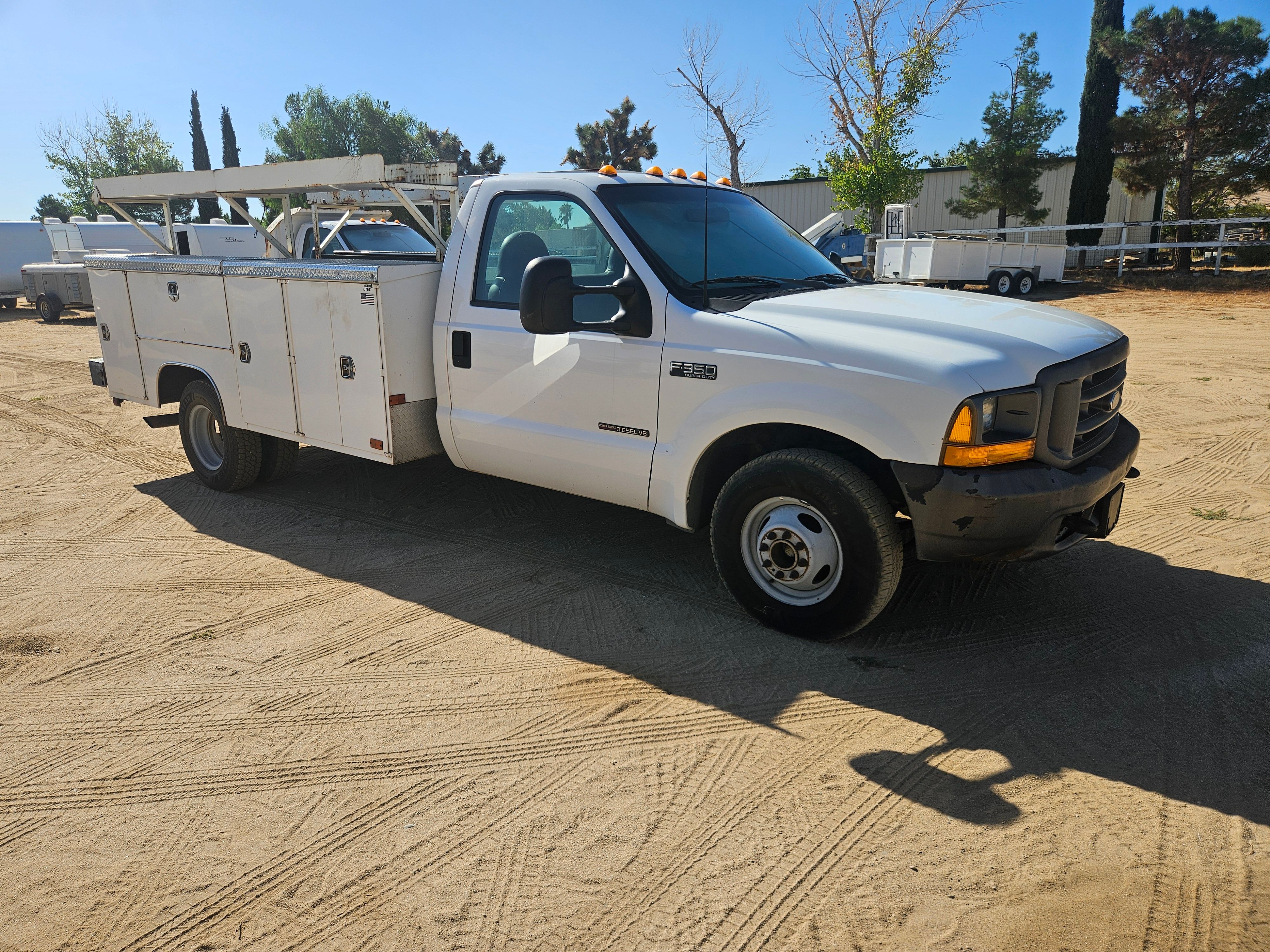 Used 2000 Ford F350 2WD Regular Cab DRW Super Duty image 4