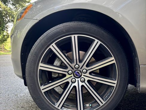 Used 2016 Volvo XC60 T5 Premier w/ Proximity Package image 19