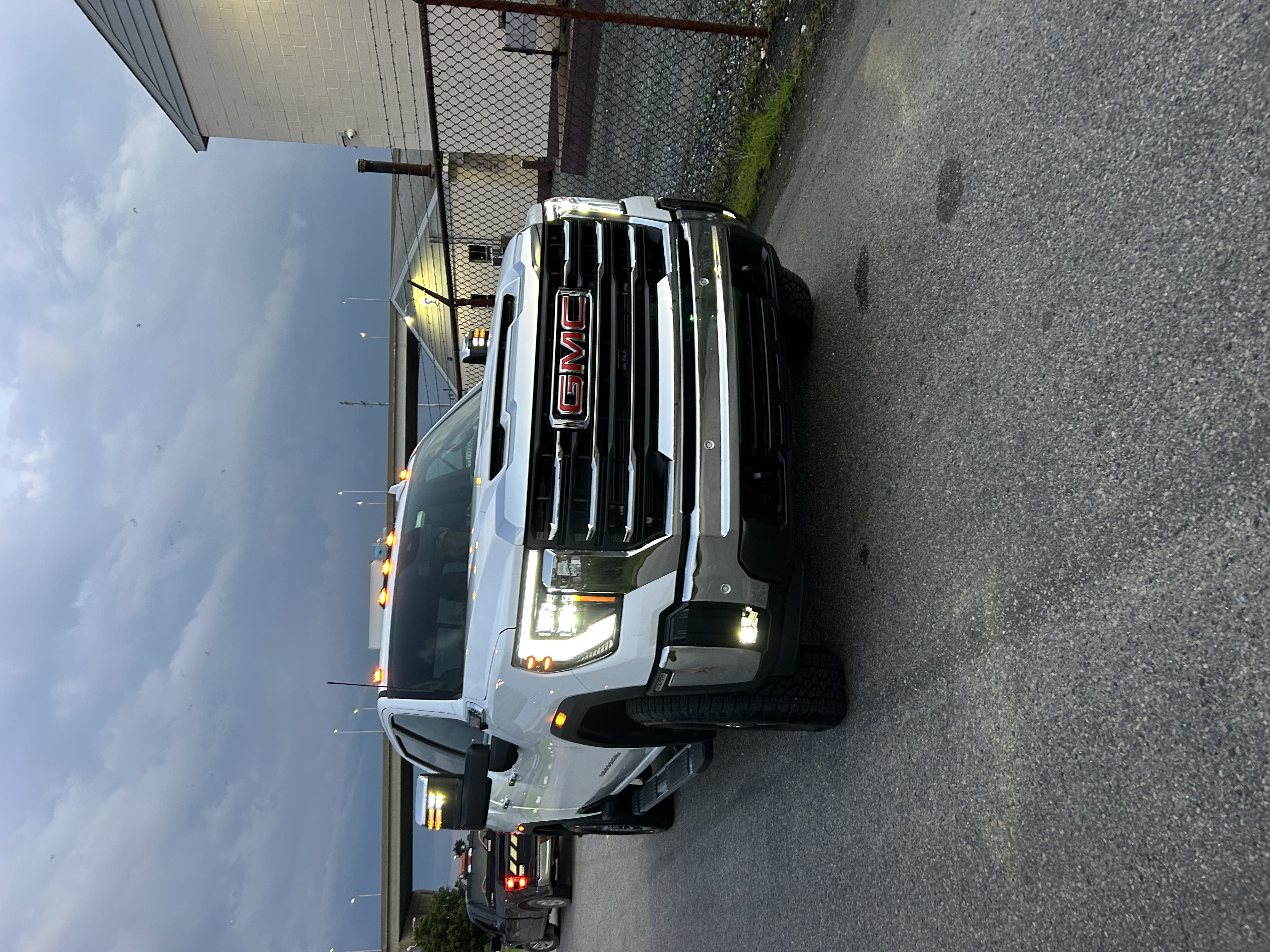 Used 2026 GMC Sierra 2500 SLT w/ SLT Premium Package AWD/4WD image 2