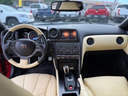Used 2016 Nissan GT-R Premium image 19