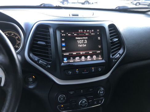 Used 2014 Jeep Cherokee Limited w/ Technology Group AWD/4WD image 12