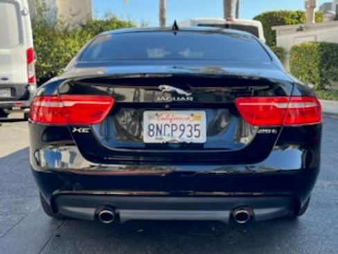 Used 2019 Jaguar XE Premium image 11