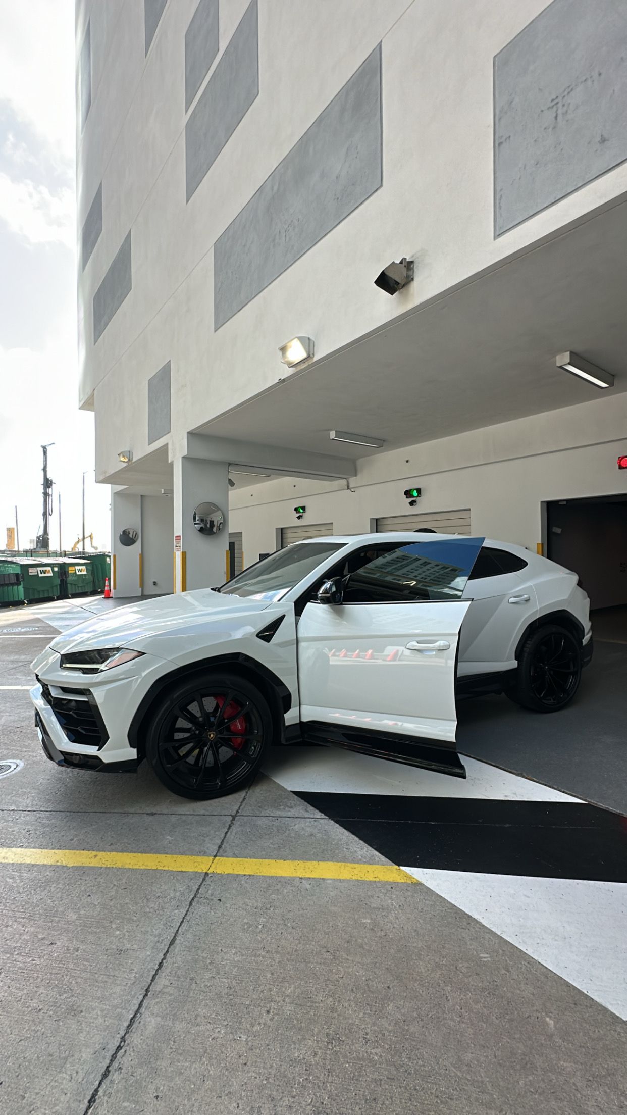 Used 2022 Lamborghini Urus AWD/4WD image 6