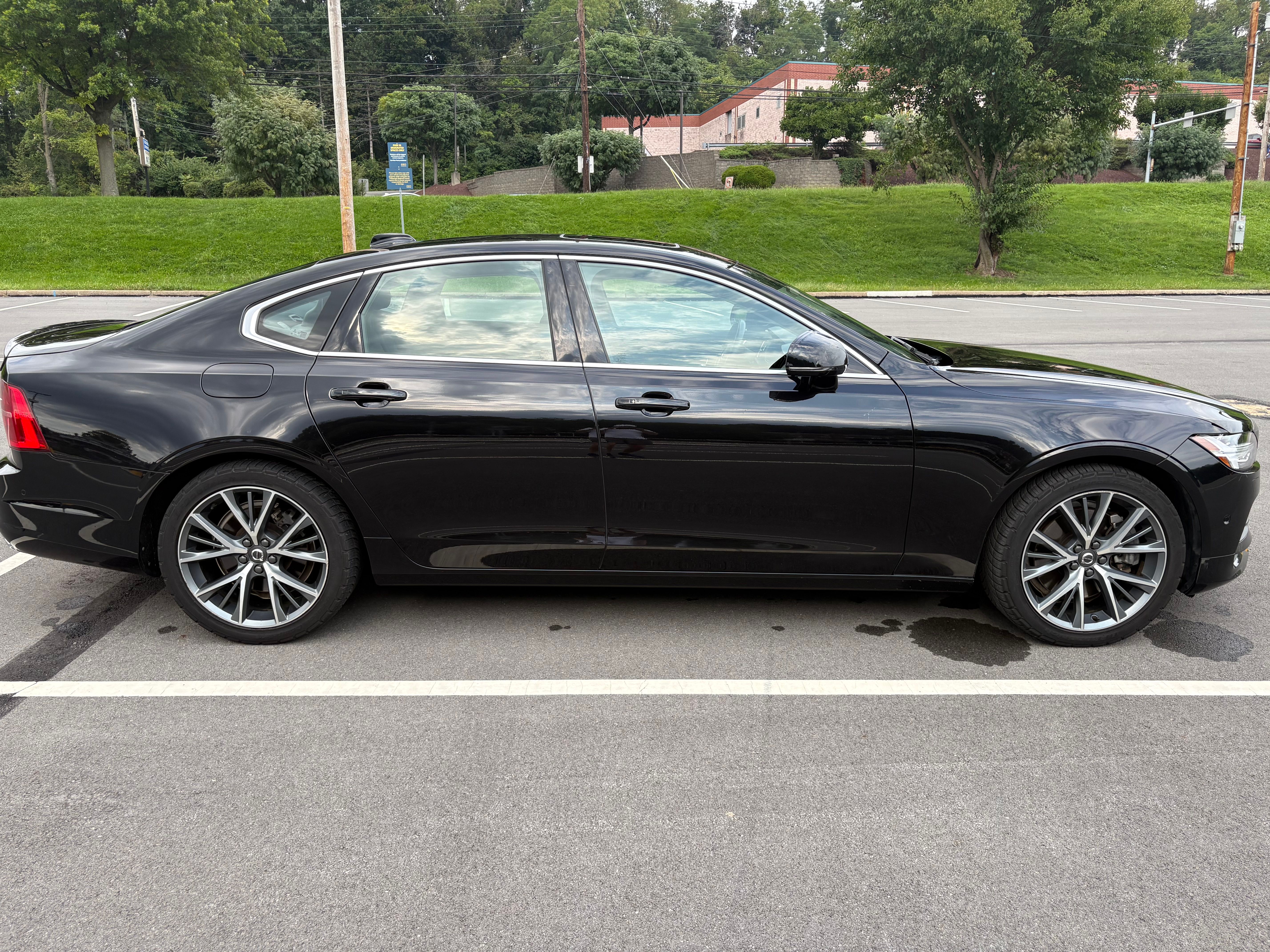 Used 2017 Volvo S90 T6 Momentum w/ Vision Package AWD/4WD image 9