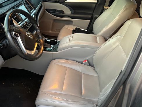 Used 2017 Toyota Highlander XLE image 4
