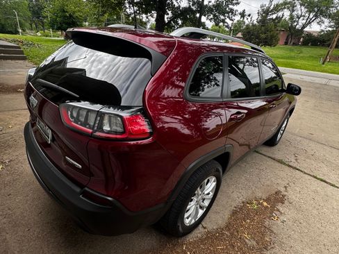 Used 2021 Jeep Cherokee Latitude AWD/4WD image 2